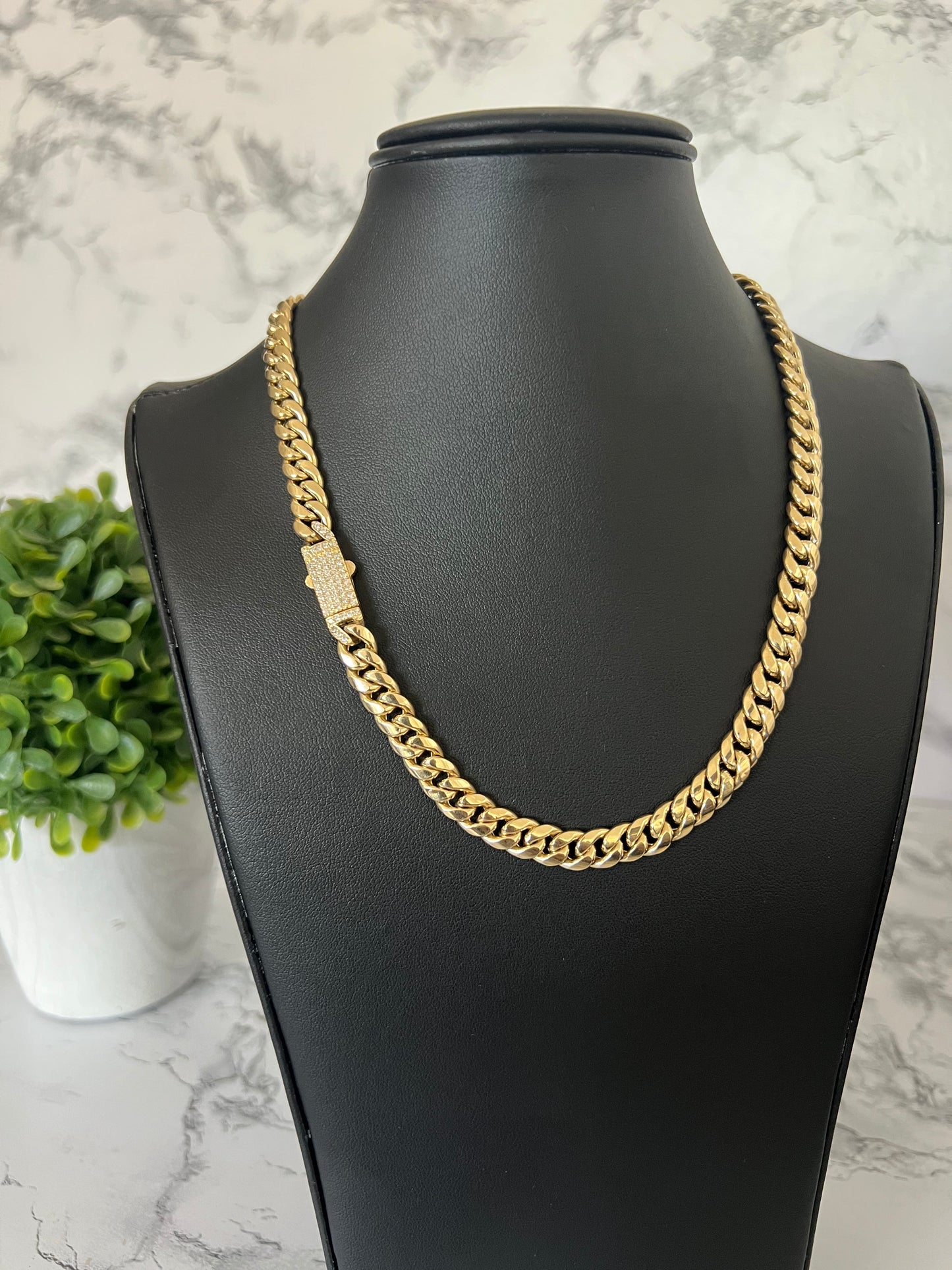 14K⚜️Hollow Cuban Choker